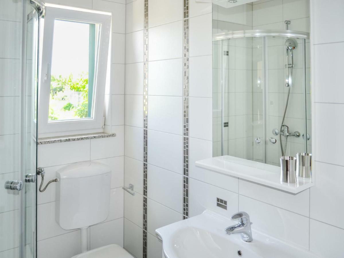 Apartment Jadranka-2 Banjol Bagian luar foto
